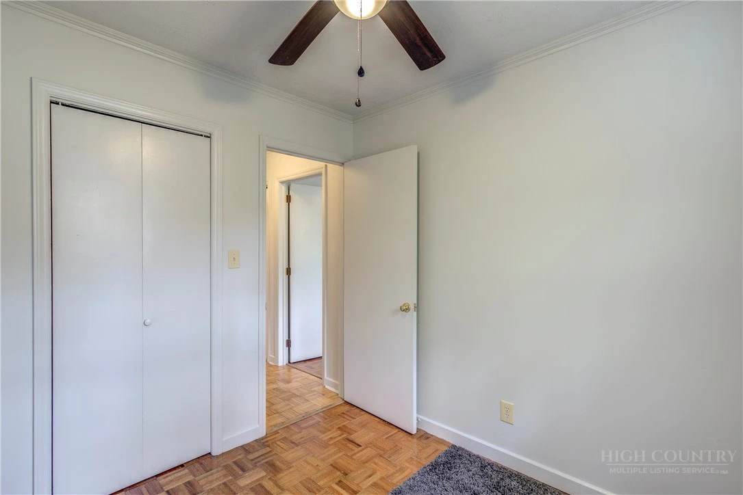 Image number 2 for the current listing