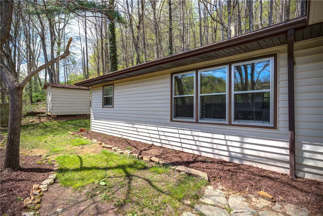 Image number 16 for the current listing