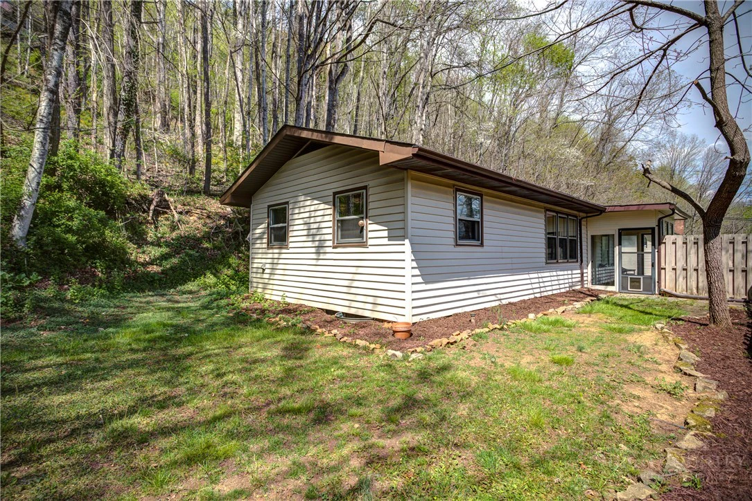 Image number 18 for the current listing