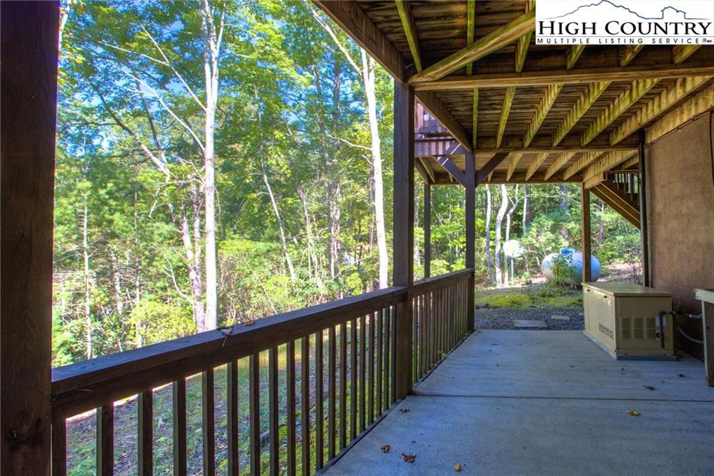 Image number 13 for the current listing