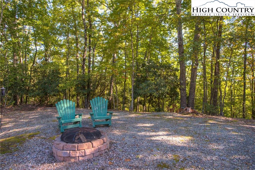 Image number 17 for the current listing
