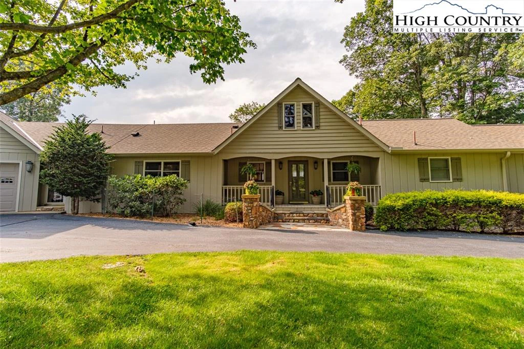 Image number 1 for the current listing