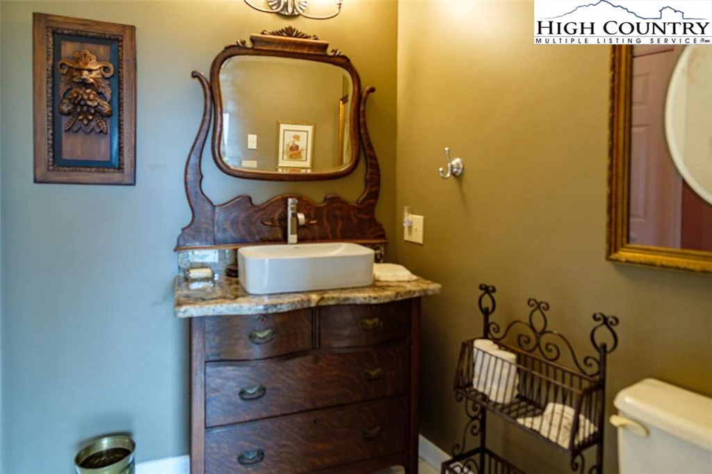 Image number 9 for the current listing