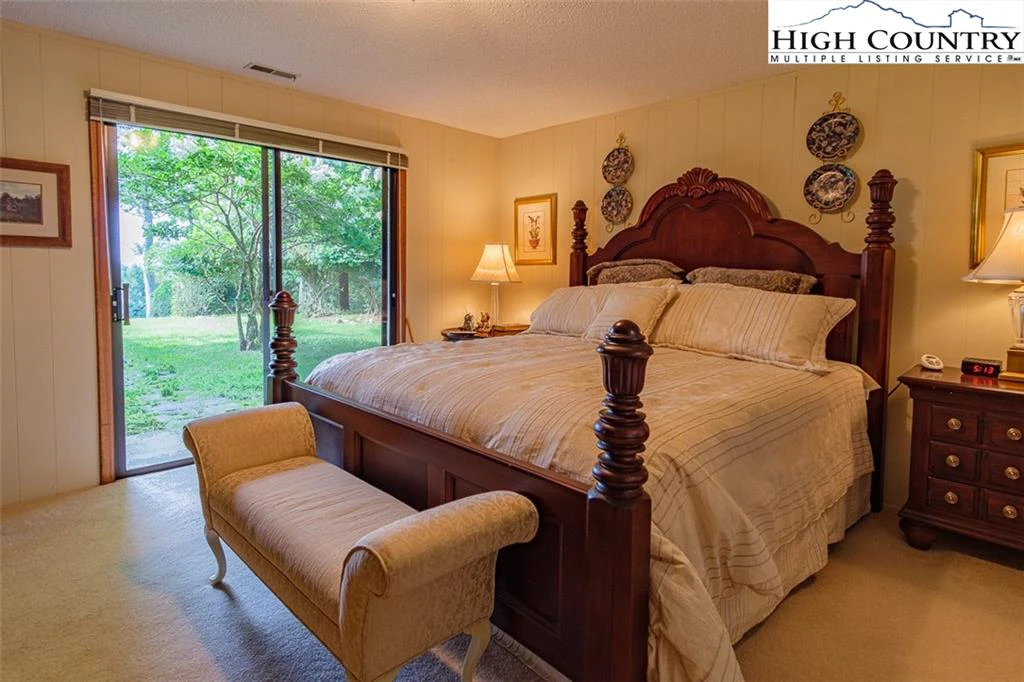Image number 13 for the current listing