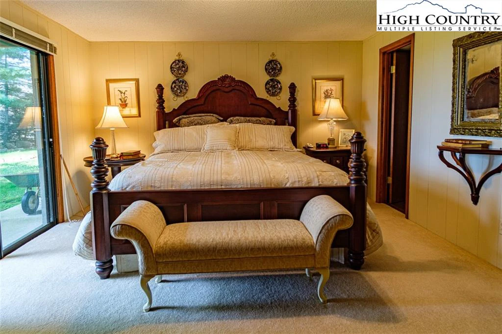 Image number 2 for the current listing