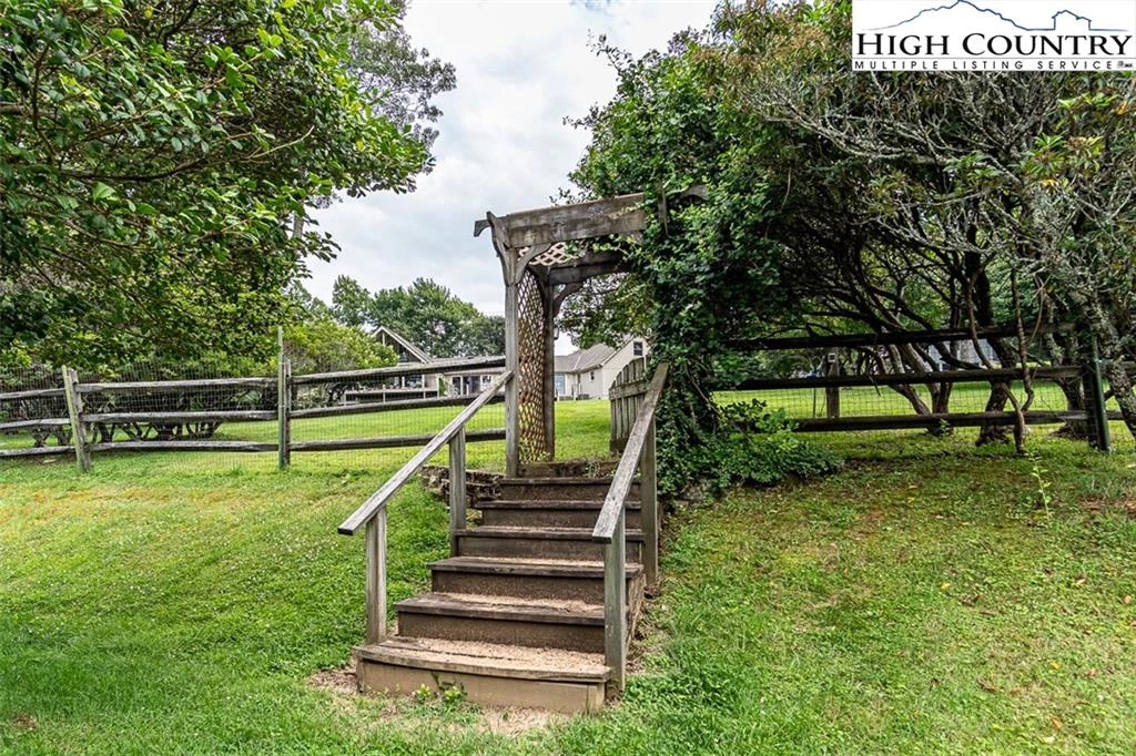 Image number 18 for the current listing