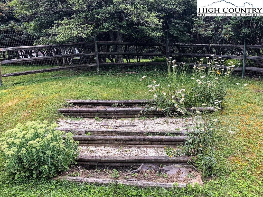 Image number 19 for the current listing