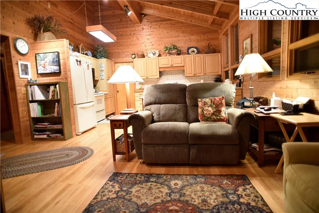 Image number 21 for the current listing