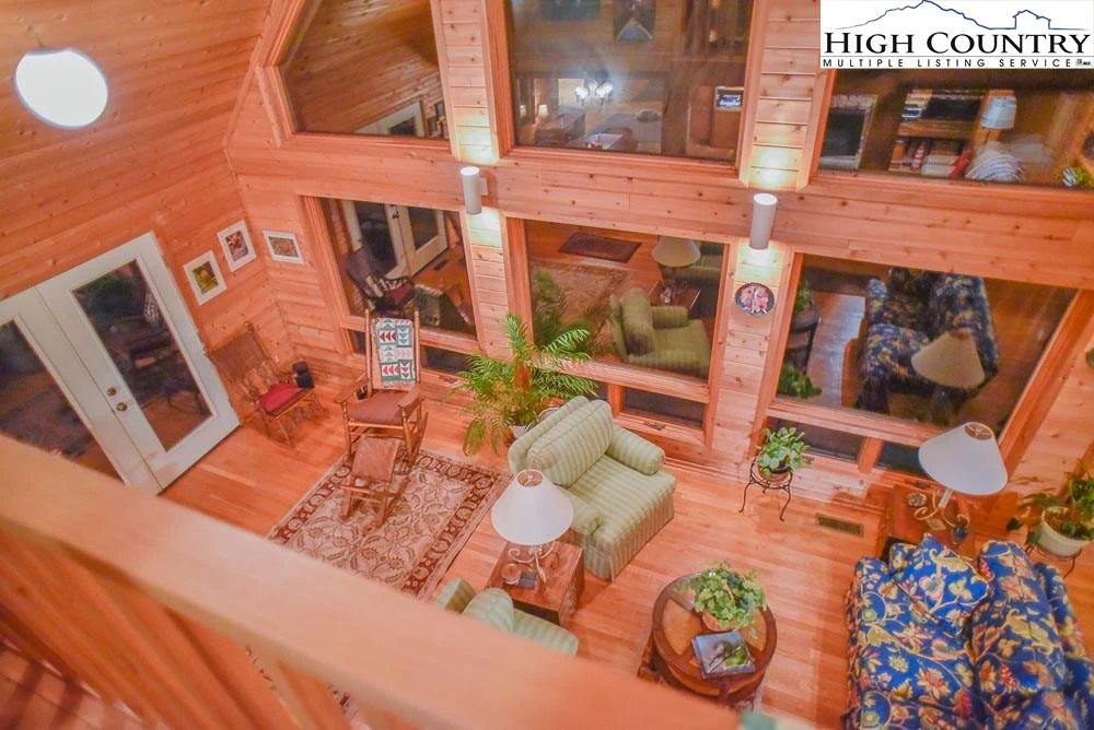 Image number 19 for the current listing