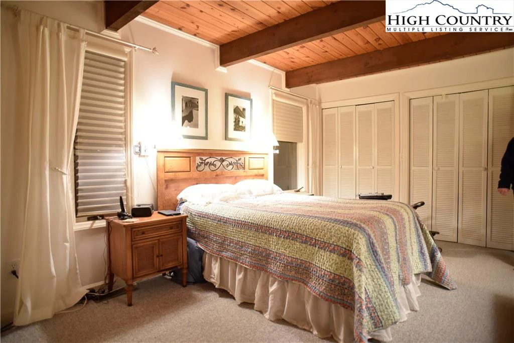 Image number 2 for the current listing