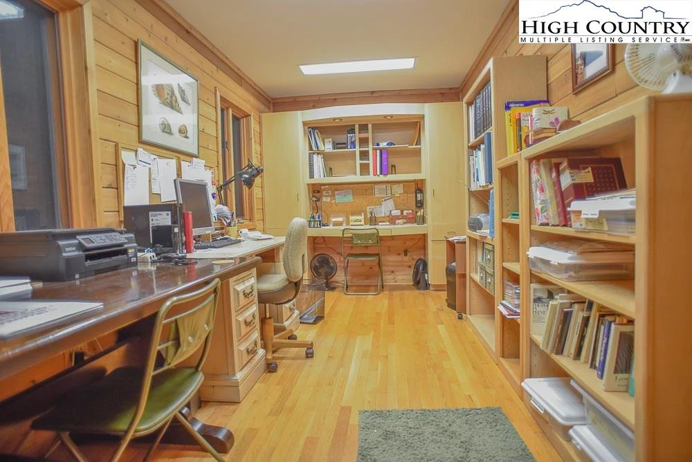 Image number 13 for the current listing