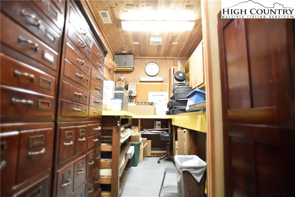 Image number 11 for the current listing