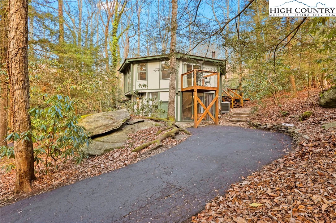Image number 18 for the current listing