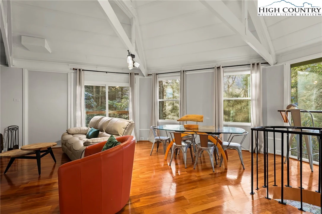Image number 7 for the current listing