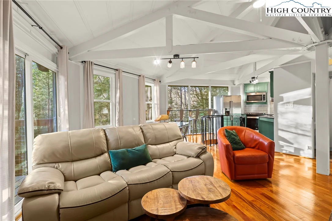 Image number 5 for the current listing