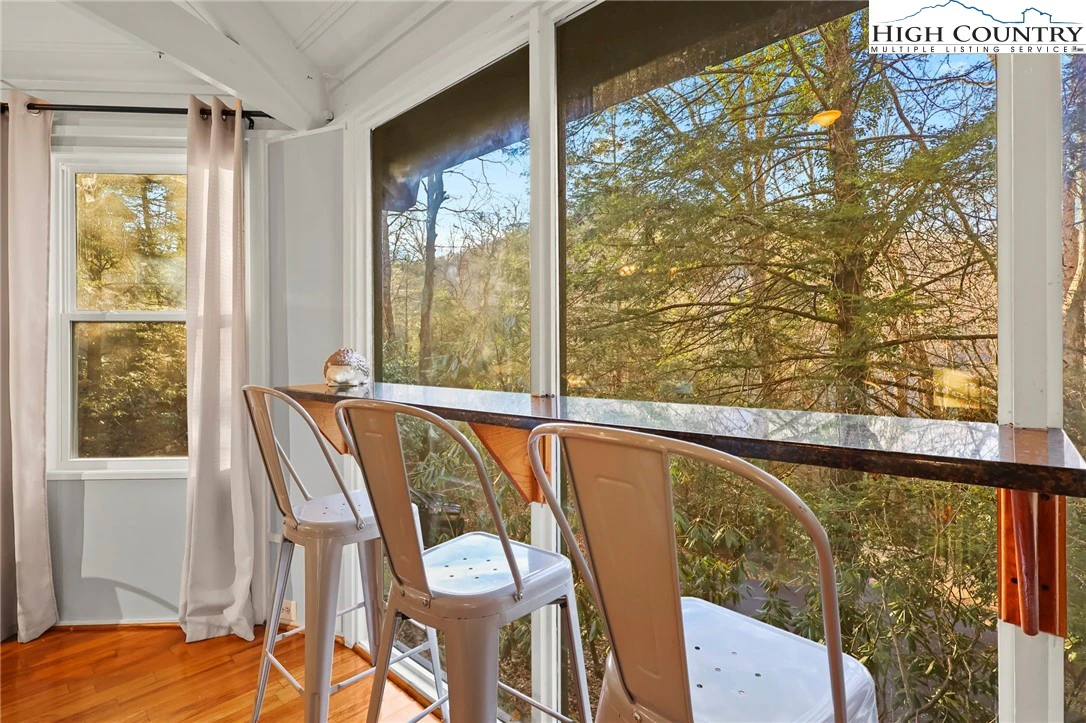 Image number 4 for the current listing