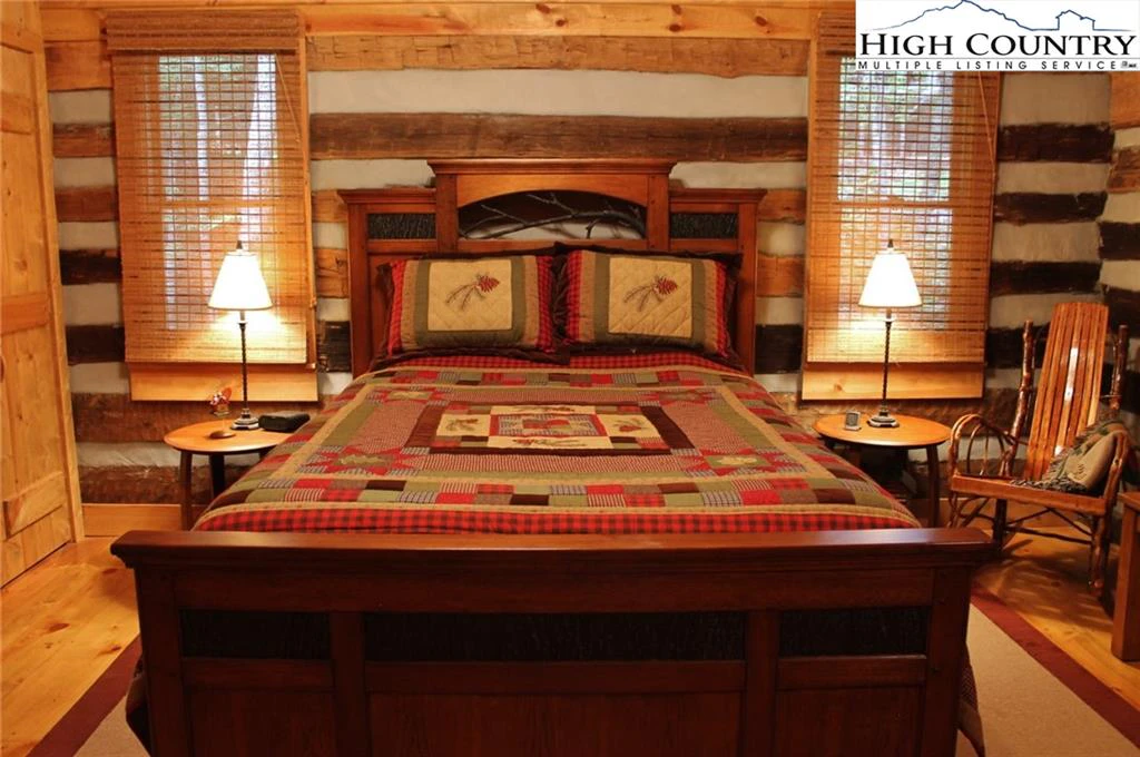 Image number 2 for the current listing