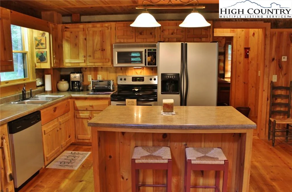Image number 18 for the current listing