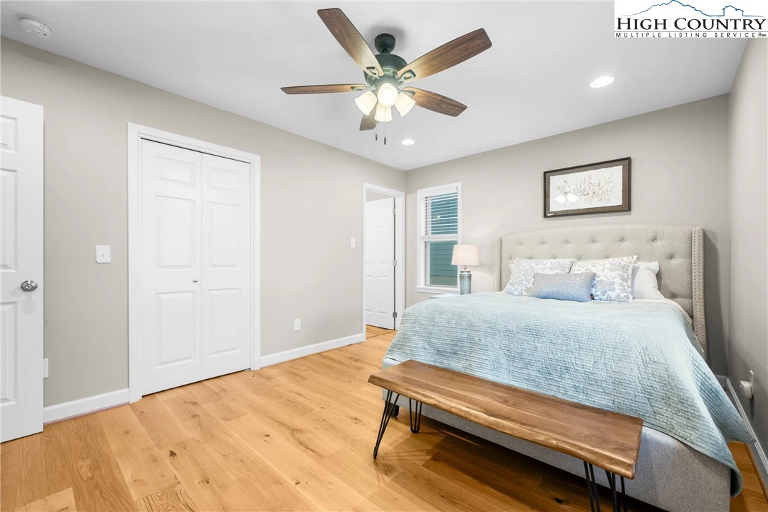 Image number 7 for the current listing
