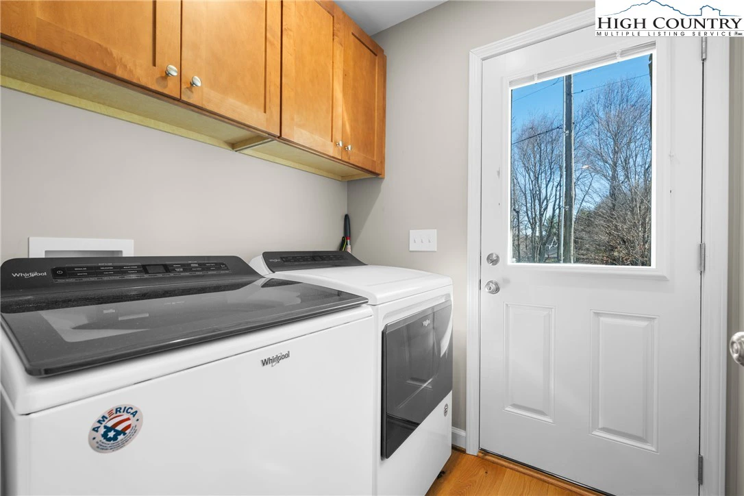 Image number 4 for the current listing