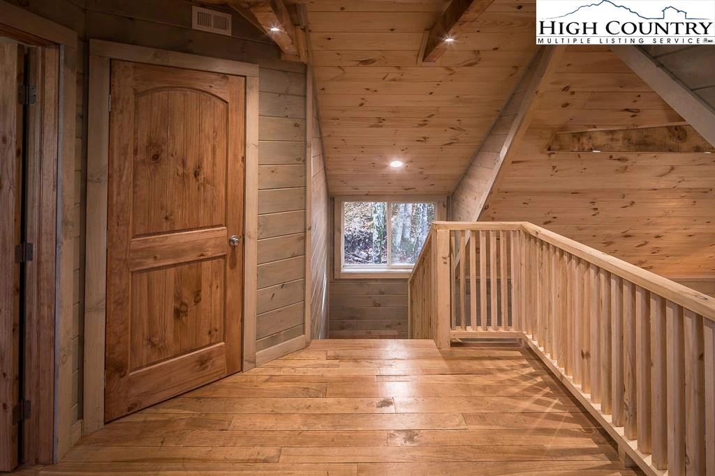 Image number 4 for the current listing