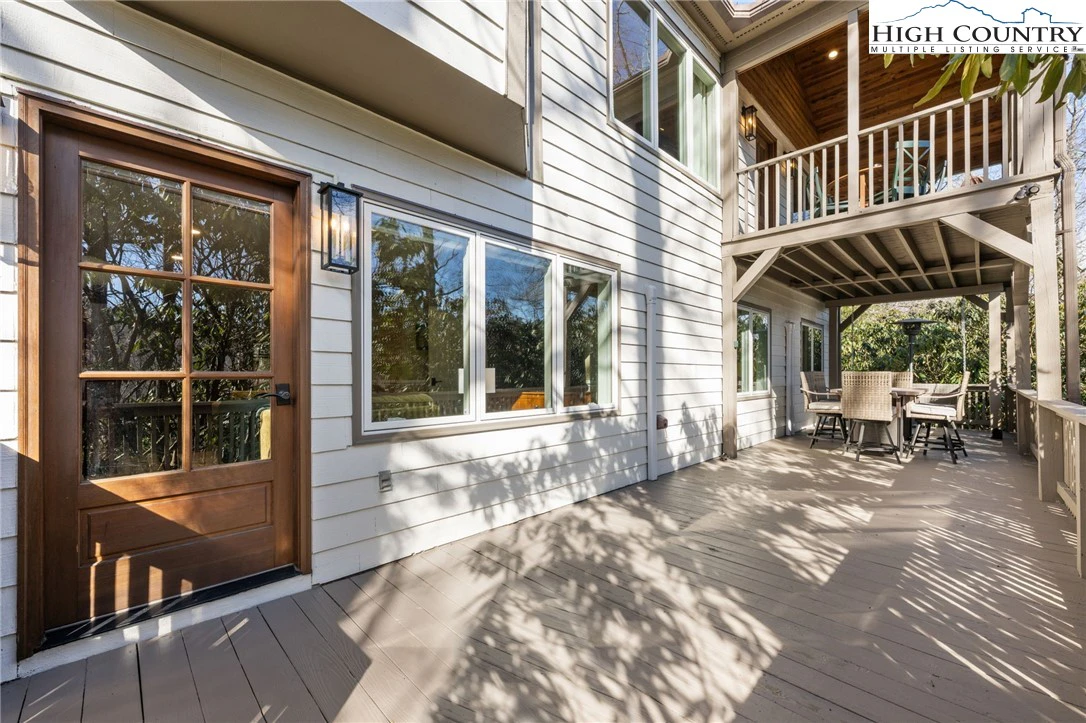 Image number 14 for the current listing
