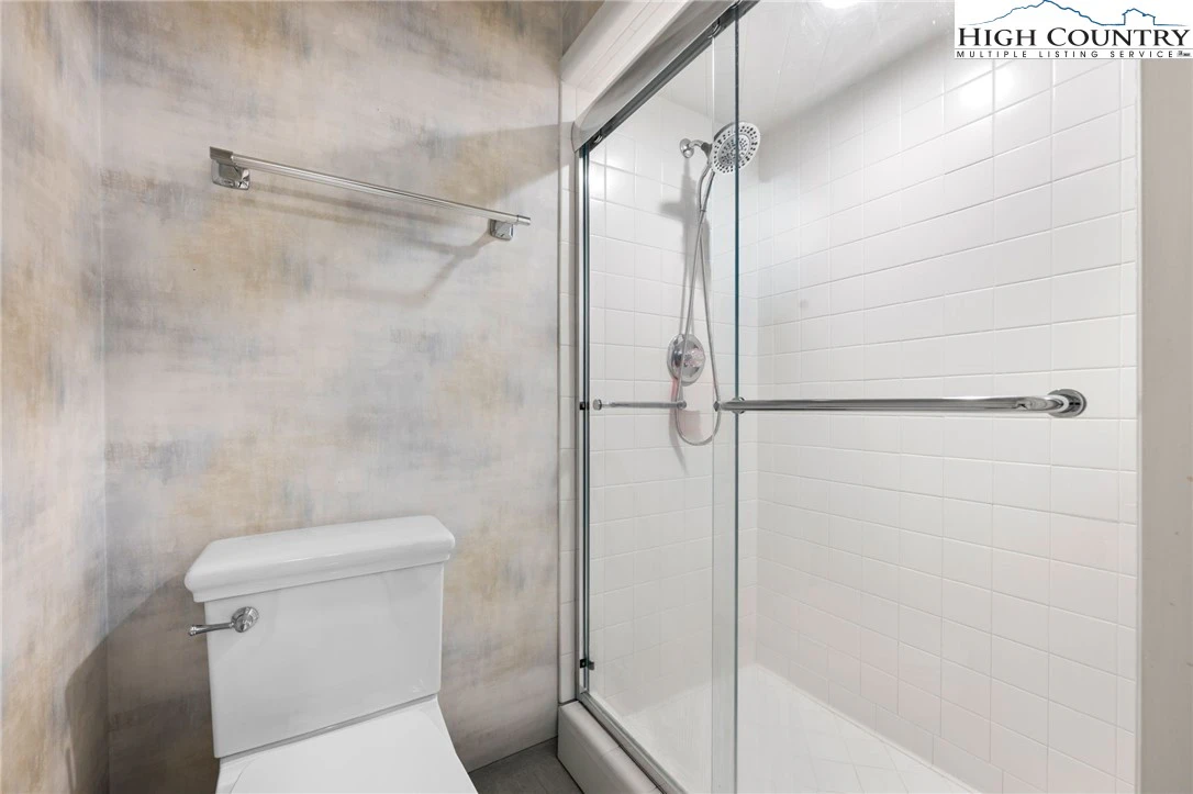 Image number 11 for the current listing