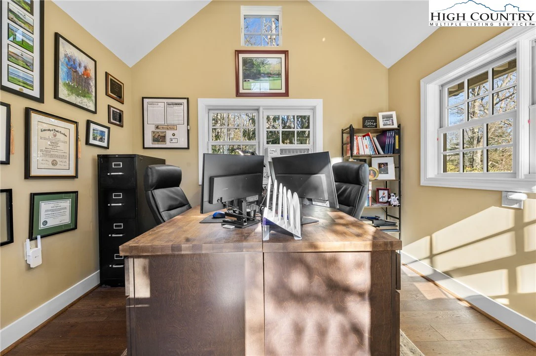 Image number 16 for the current listing