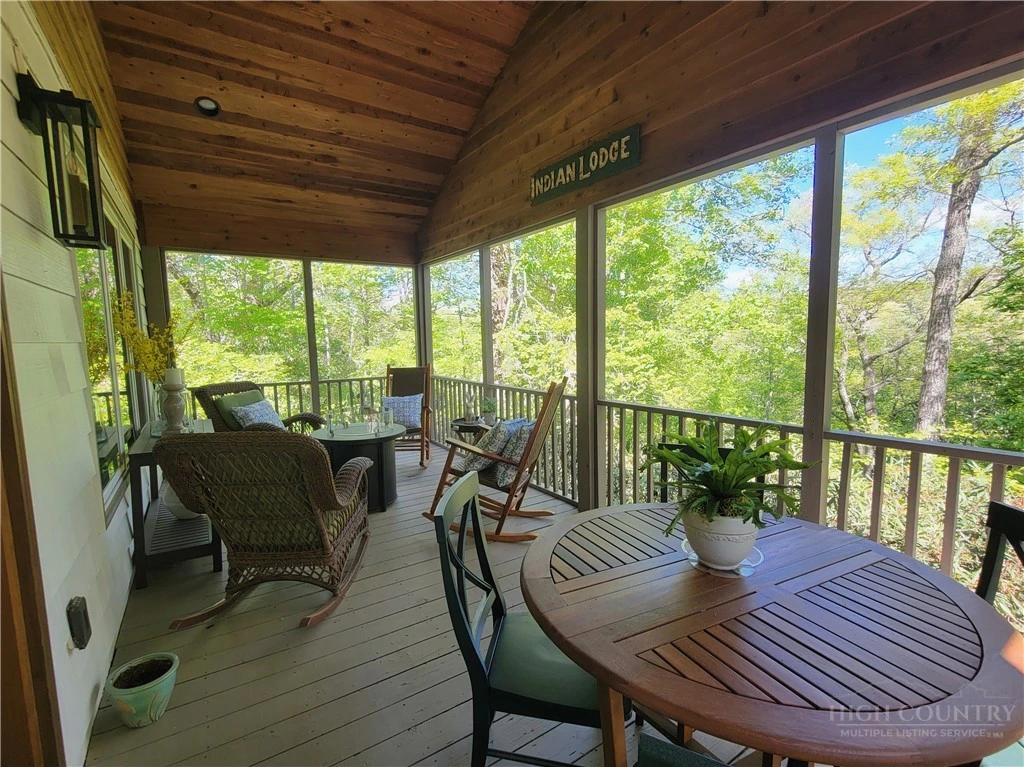 Image number 3 for the current listing