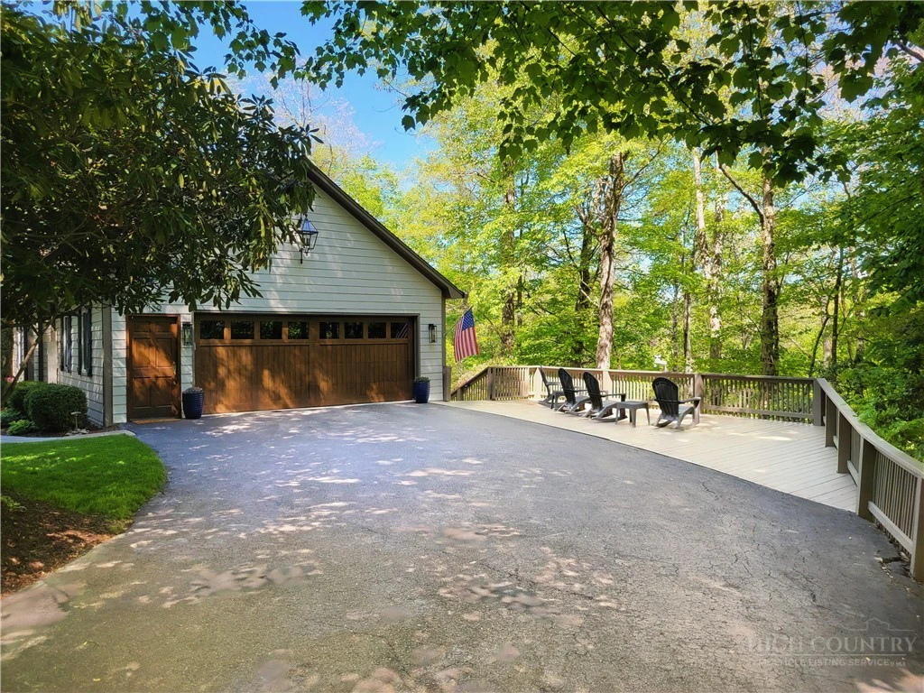 Image number 17 for the current listing