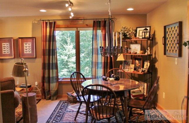 Image number 21 for the current listing