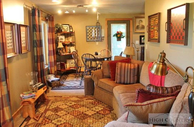 Image number 20 for the current listing