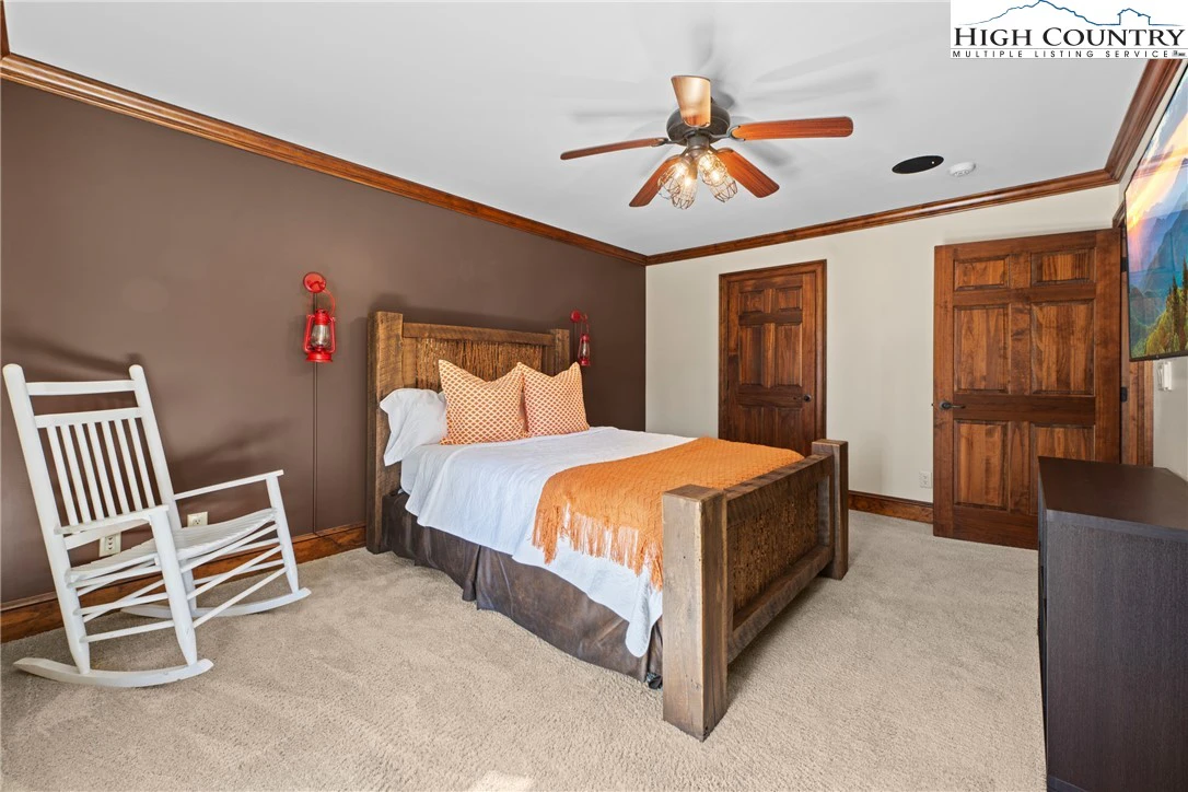 Image number 18 for the current listing