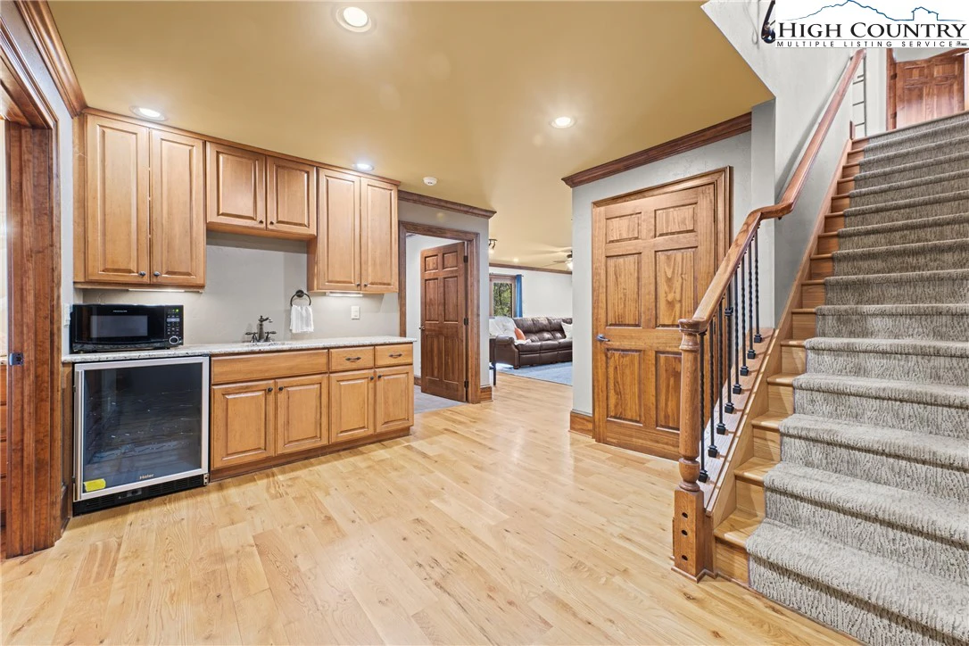 Image number 13 for the current listing