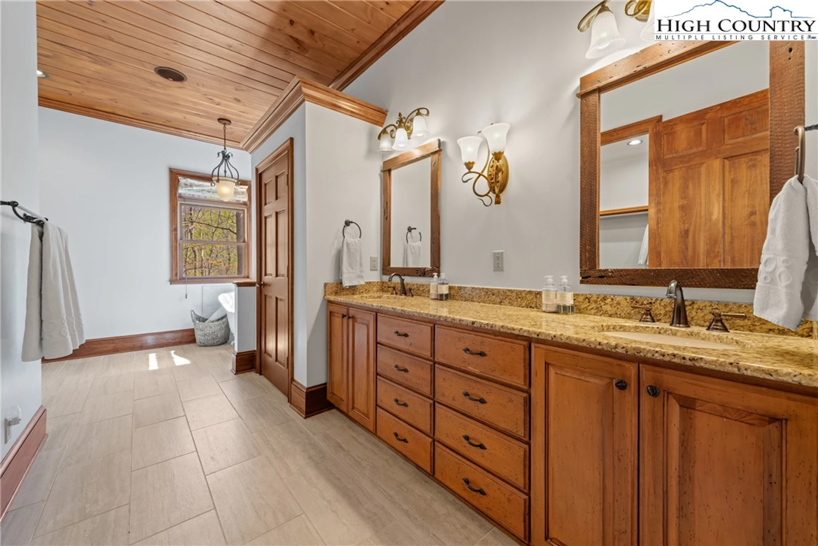 Image number 7 for the current listing