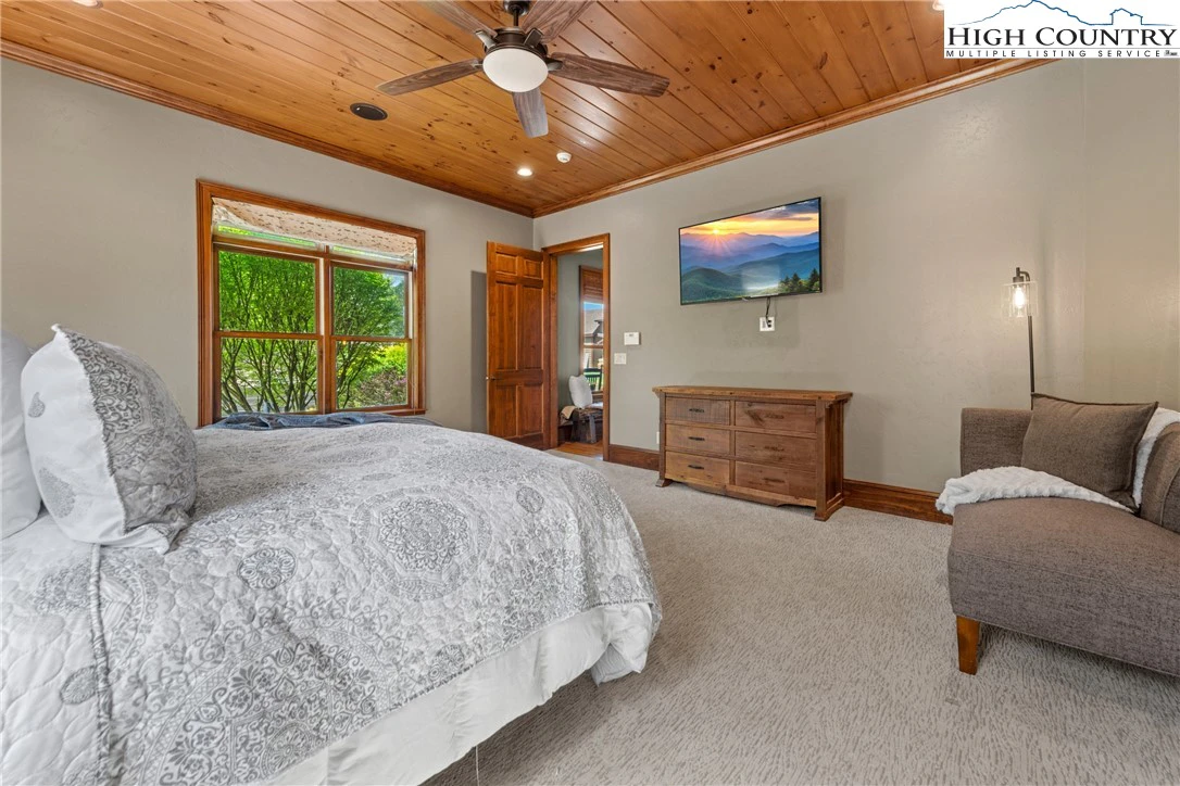 Image number 5 for the current listing