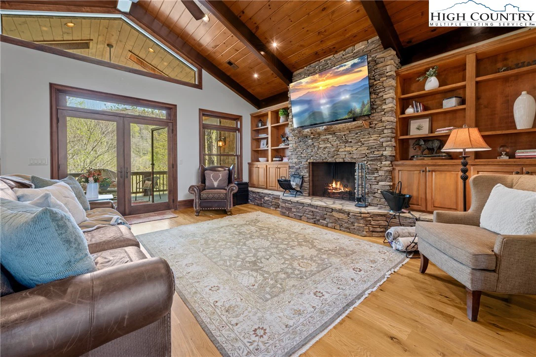 Image number 4 for the current listing