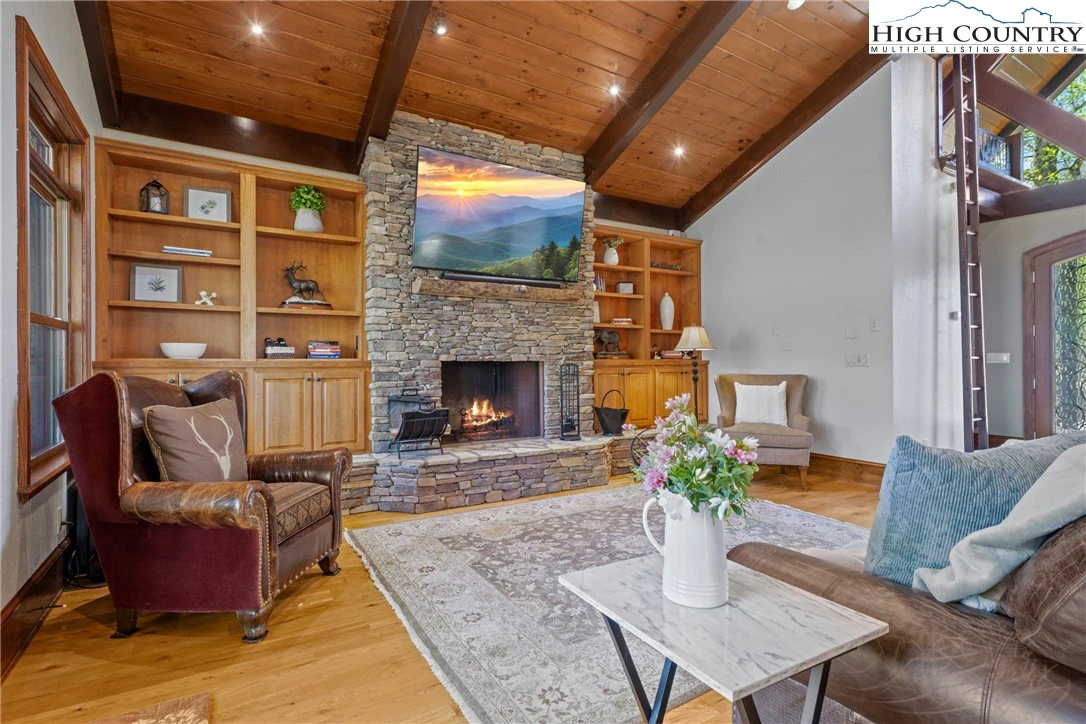 Image number 3 for the current listing