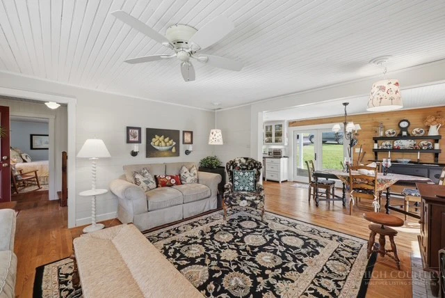 Image number 14 for the current listing