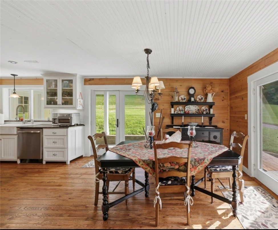 Image number 5 for the current listing