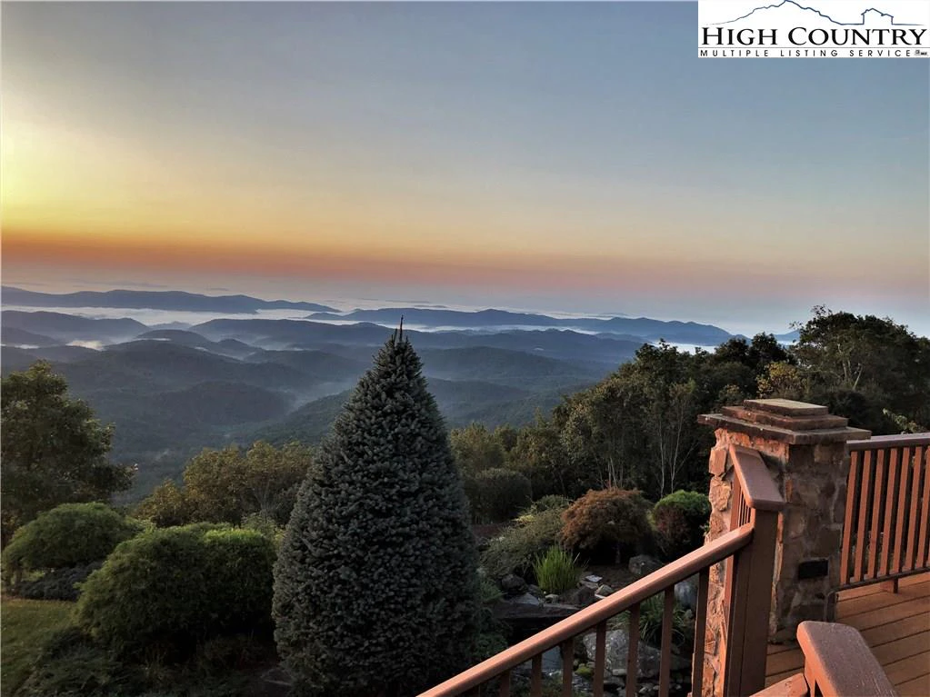Image number 1 for the current listing