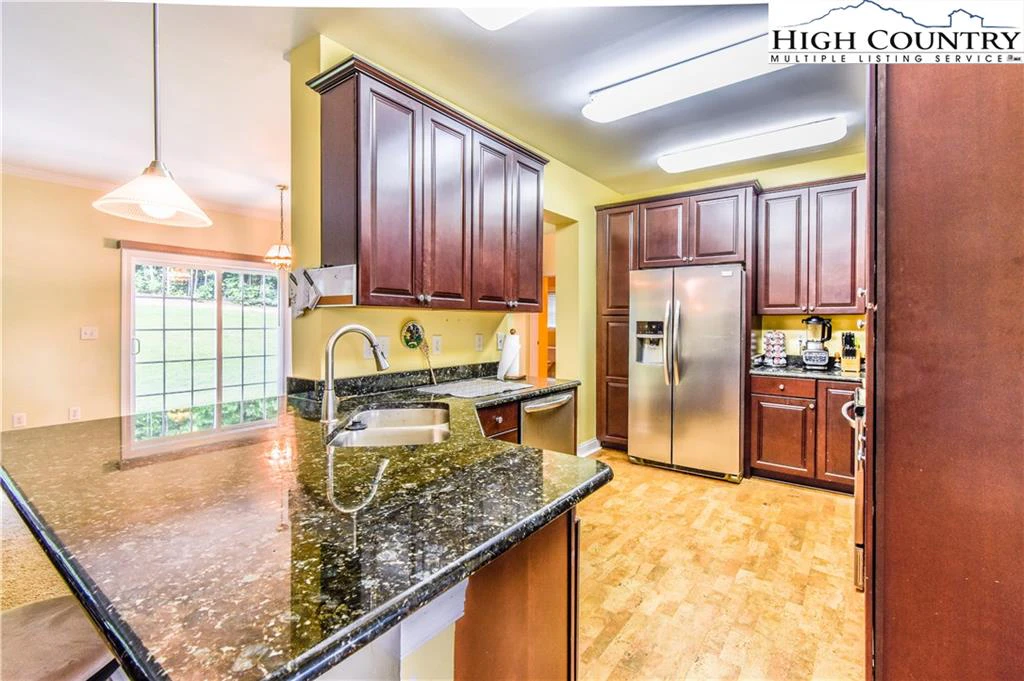 Image number 19 for the current listing