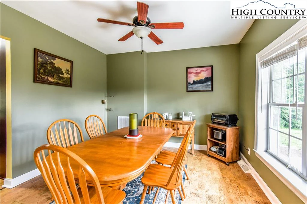 Image number 3 for the current listing