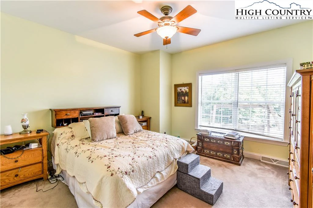 Image number 9 for the current listing
