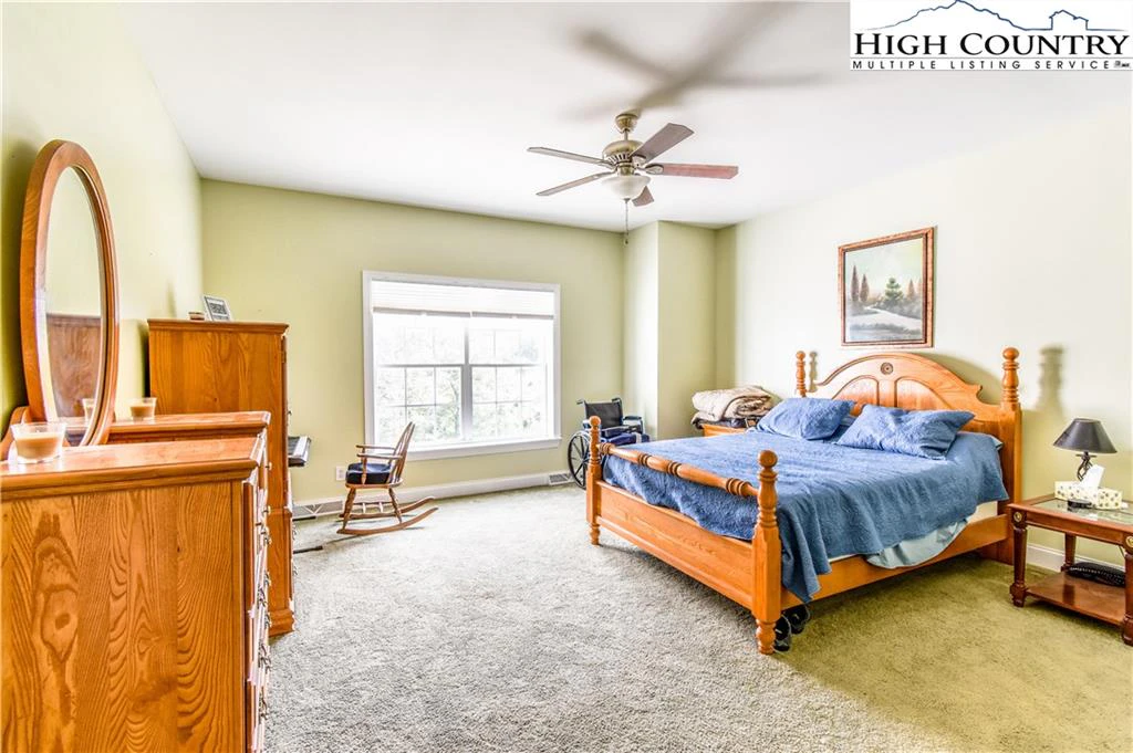 Image number 2 for the current listing