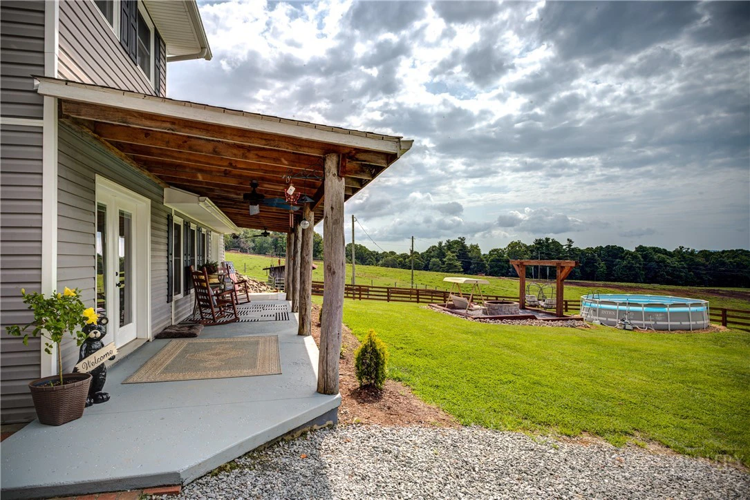 Image number 3 for the current listing