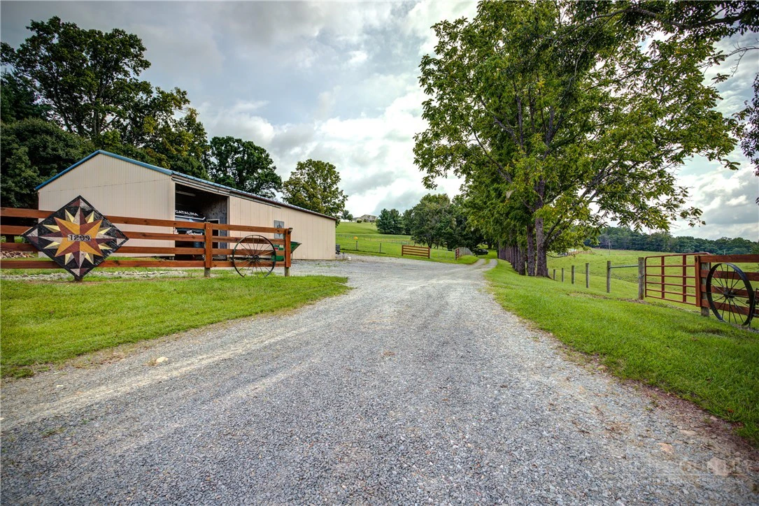 Image number 10 for the current listing