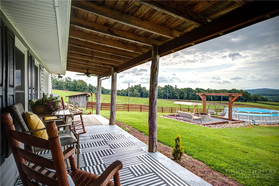 Image number 15 for the current listing
