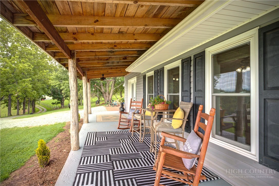 Image number 16 for the current listing