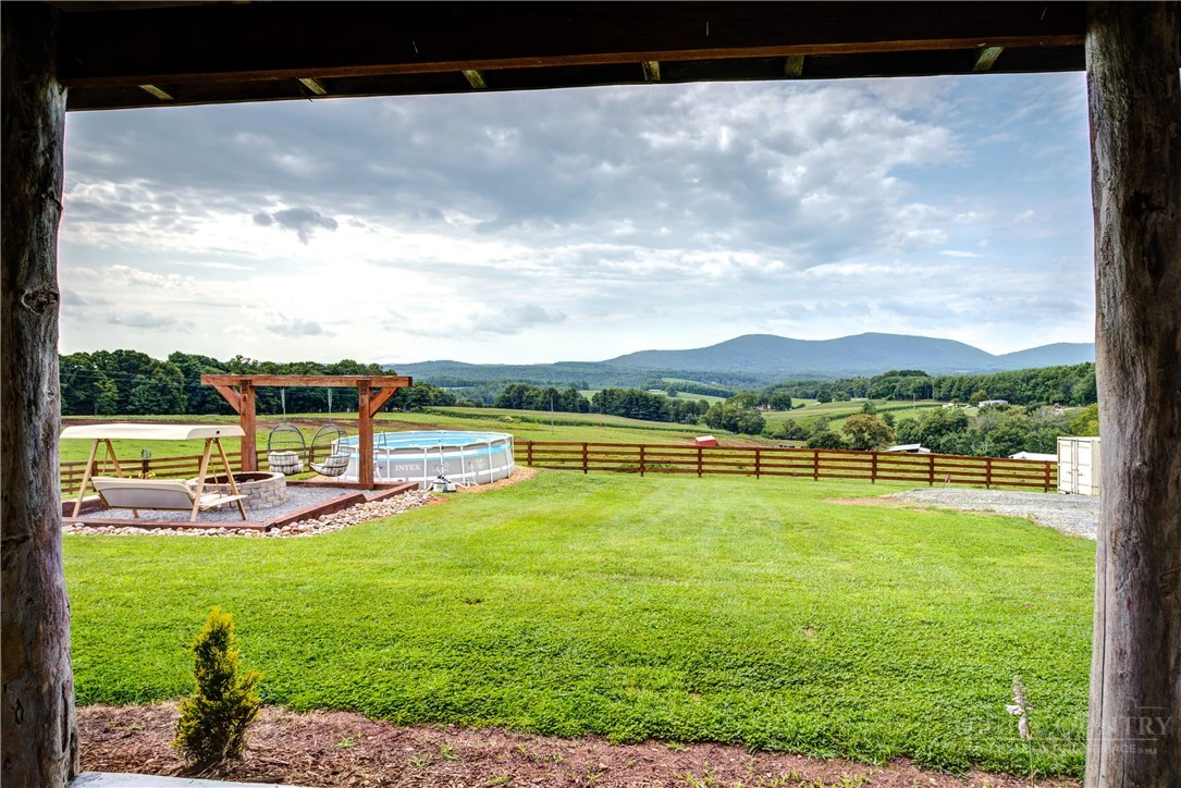 Image number 17 for the current listing